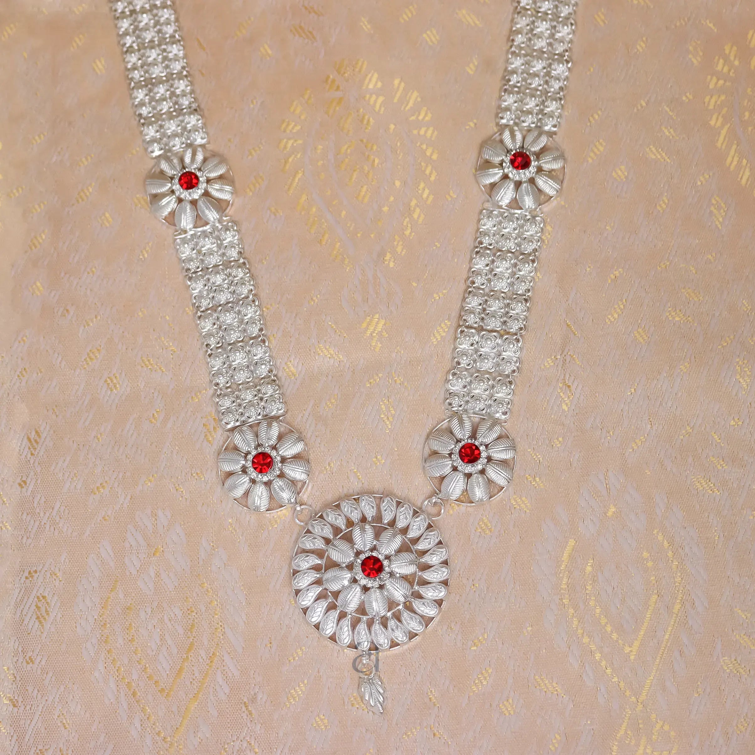 Auspicious Silver Garland