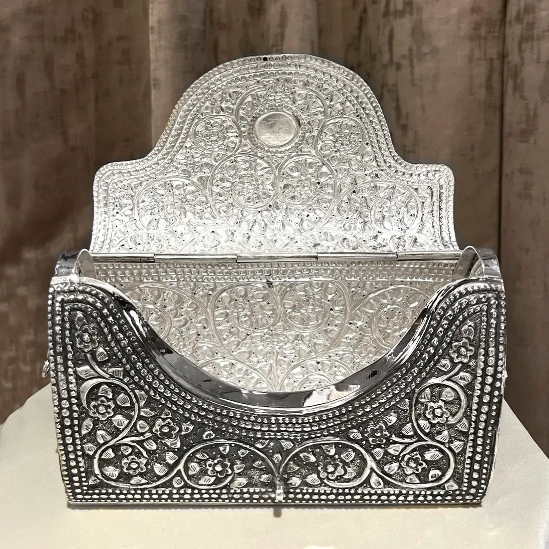 Classic Beauty Antique Silver Purse