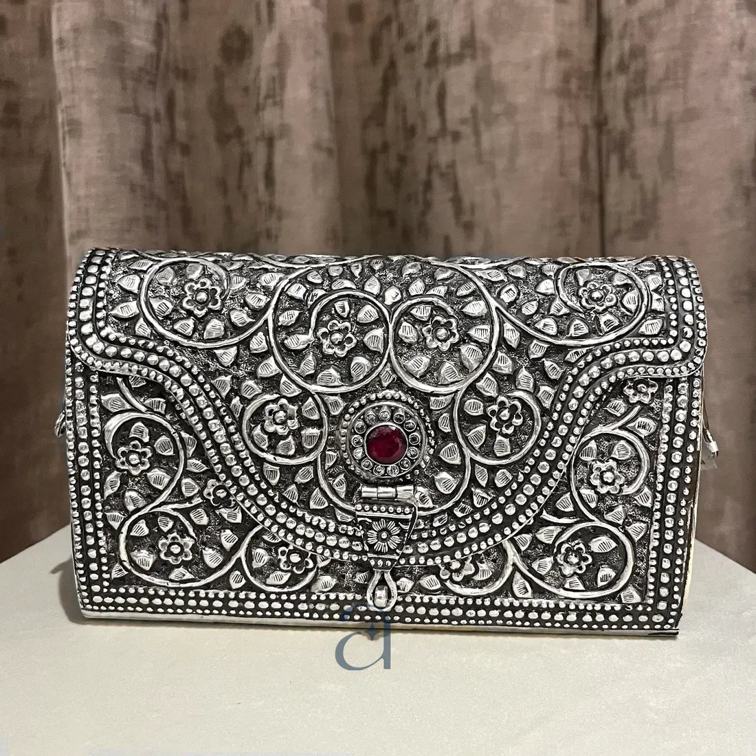 Classic Beauty Antique Silver Purse