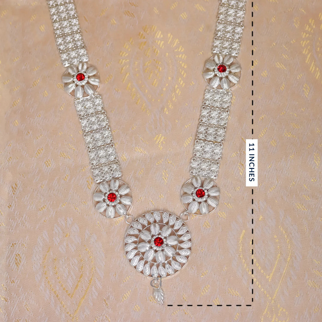Auspicious Silver Garland