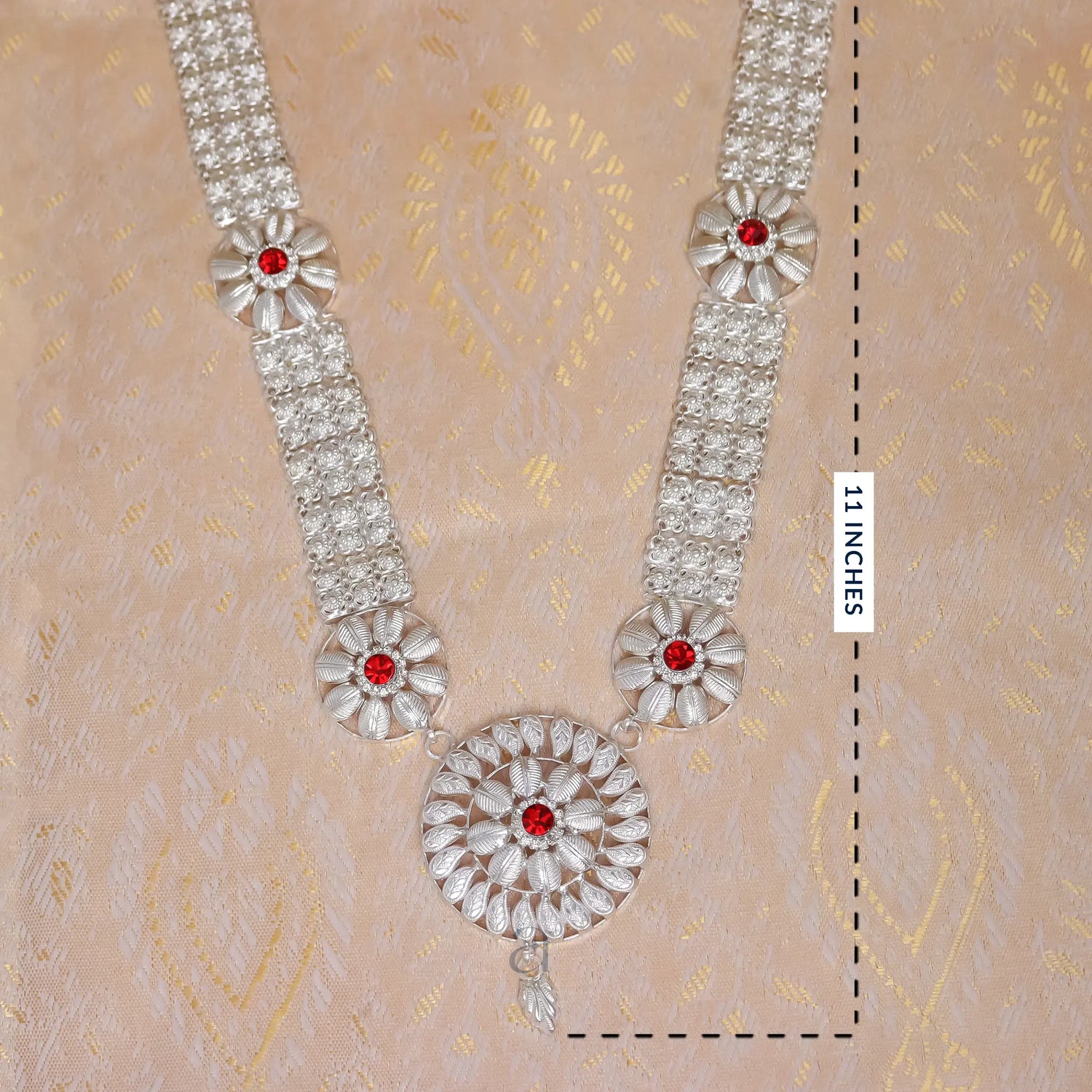 Auspicious Silver Garland