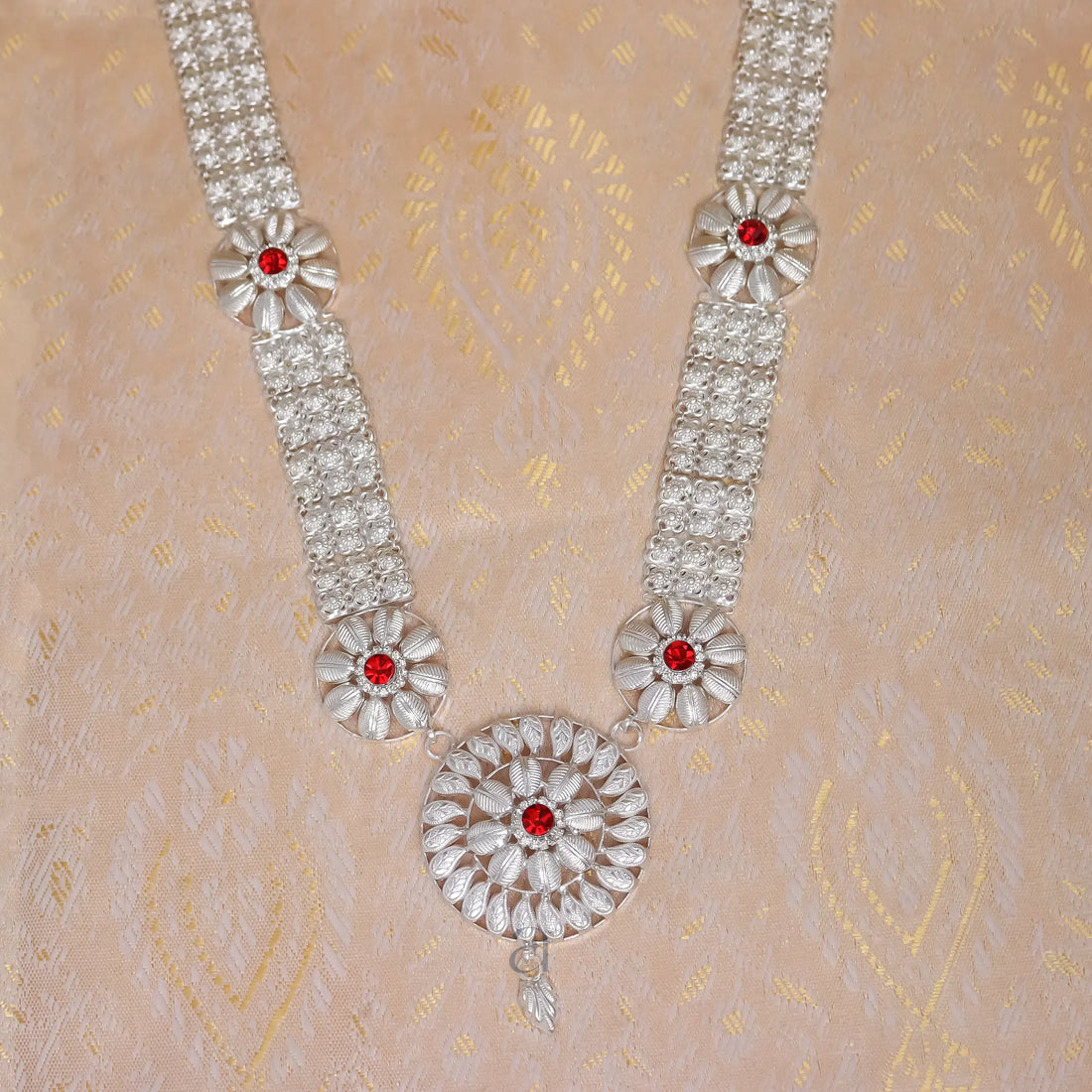 Auspicious Silver Garland