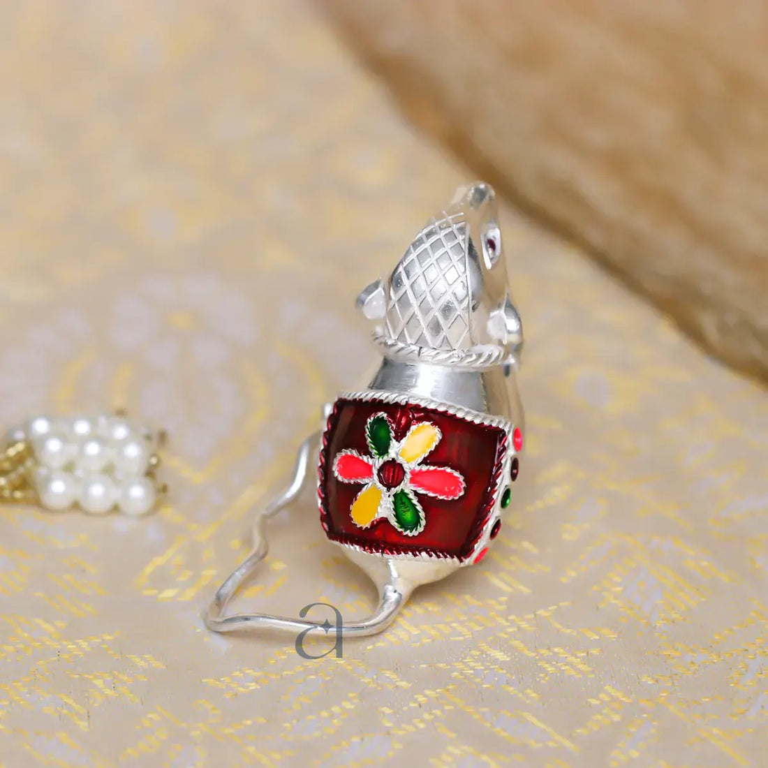 Brown Silver Divine Mushakraj