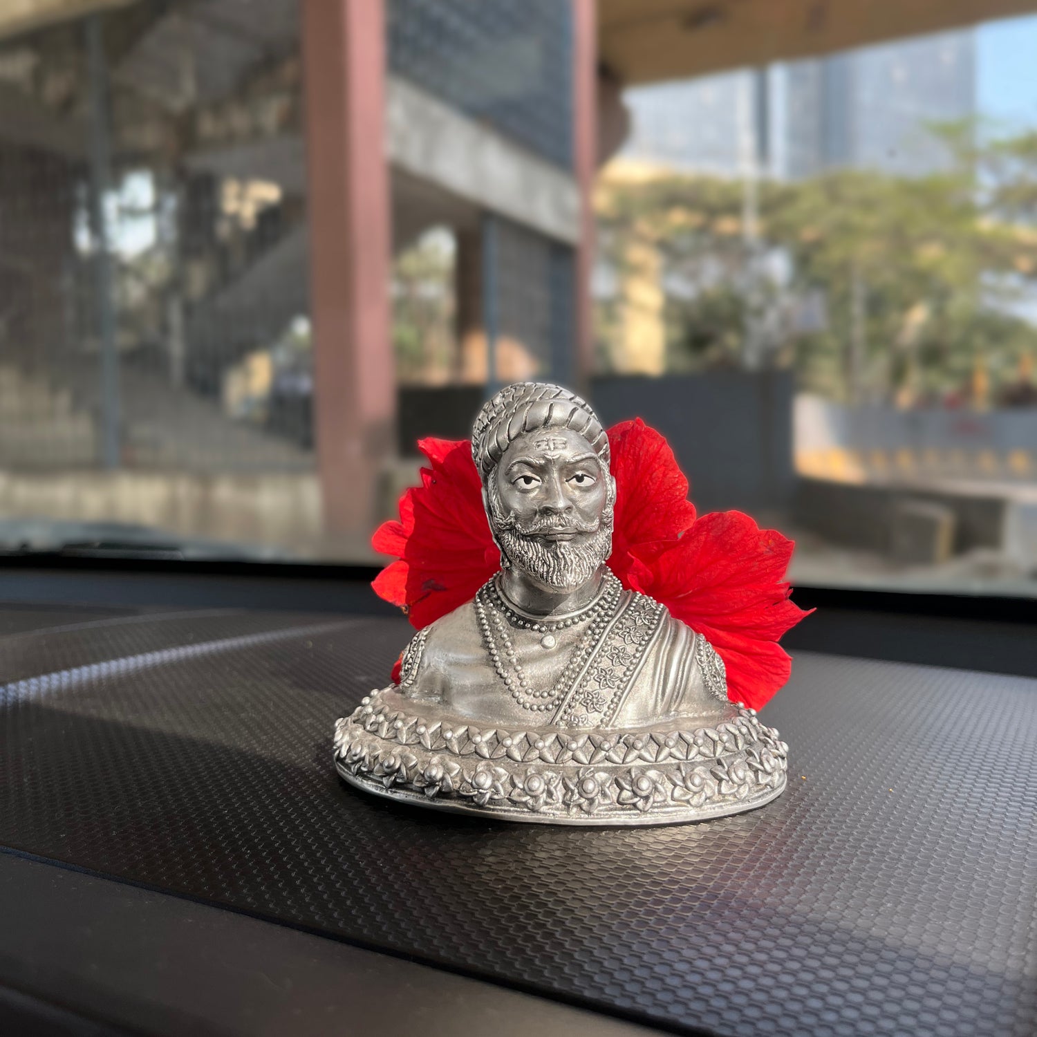 Chhatrapati Shivaji Maharaj Car Dashboard Idol (1.5) IN